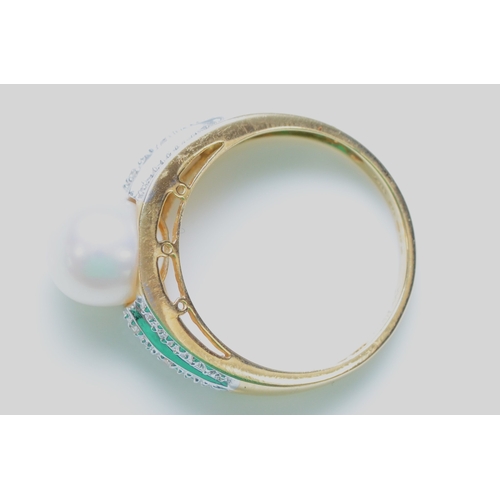 269 - A 14ct gold and 8mm cultured pearl dress ring, the shoulders set with two diamonds, N, 3.5gm