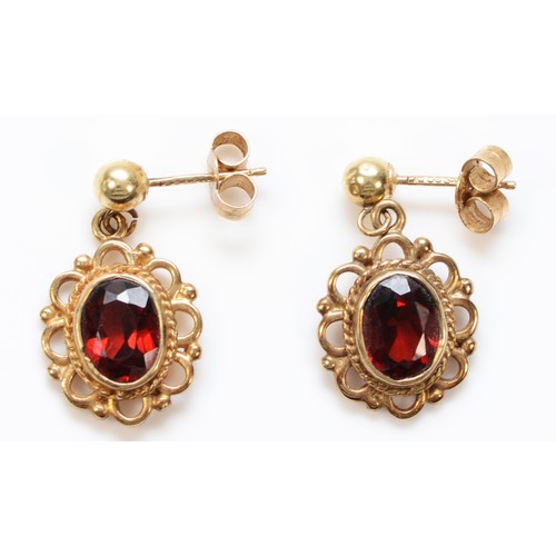 433 - A 9ct gold pair of garnet ear rings, 14 x 11mm, 3.2gm