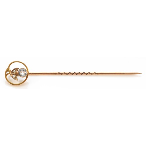 440 - An Edwardian 9ct gold, aquamarine and half pearl stickpin, 1.2gm case