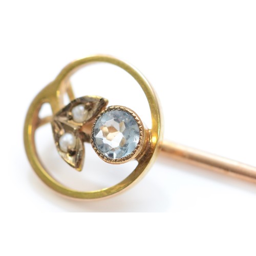 440 - An Edwardian 9ct gold, aquamarine and half pearl stickpin, 1.2gm case