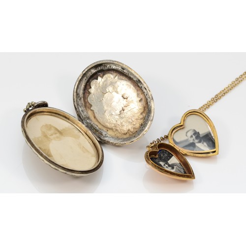 442 - An Edwardian 9ct gold back and front heart shape locket, 24mm, to a 9ct gold 40cm chain, chain 1.4gm... 