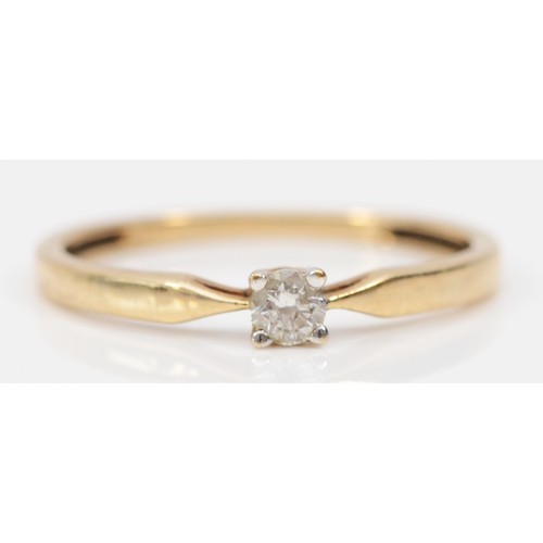 450 - An unmarked 9ct gold and brilliant cut diamond single stone ring, approximately 0.10cts, M 1/2, 1.2g... 