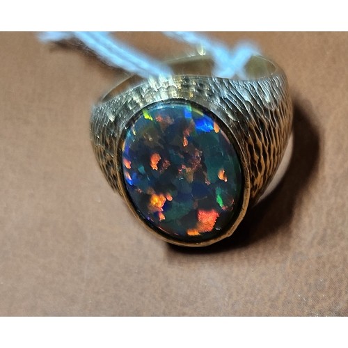 451 - An unmarked 9ct gold and black opal doublet/triplet gentleman's signet ring, stone 18 x 14mm, textur... 