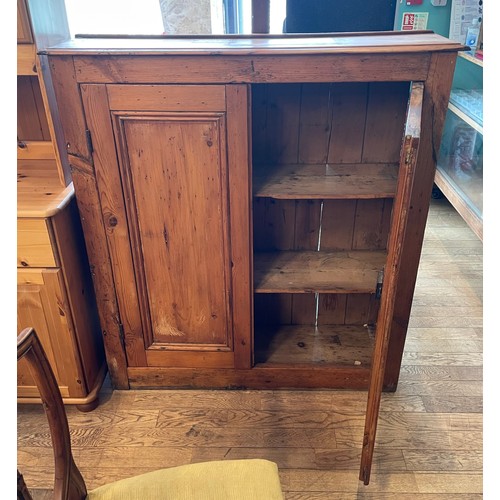 394 - A late 19th century pitch pine kitchen cabinet, the twin panelled doors opening to reveal two fitted... 