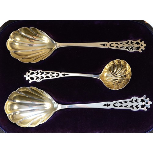 3 - An Edwardian silver dessert serving set, by Elkington & Co., Birmingham 1905, with hand cut pierced ... 