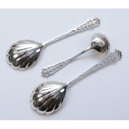 3 - An Edwardian silver dessert serving set, by Elkington & Co., Birmingham 1905, with hand cut pierced ... 