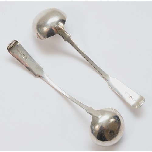 14 - A George III Scottish pair of fiddle pattern toddy ladles, by Cochrane & Austen, Edinburgh 1815, thi... 