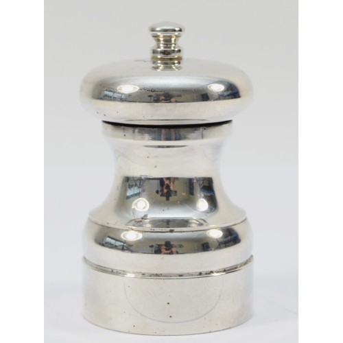 44 - A silver salt grinder, London 1985, with Peter Piper Super Saltmill fittings, 10.5cm