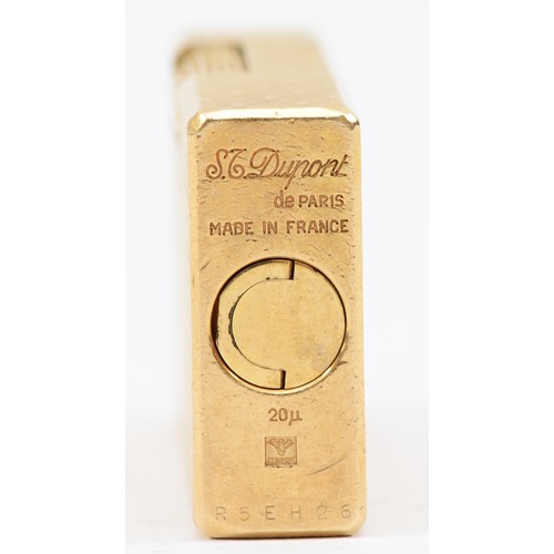 83 - S.T. Dupont, Paris, a gold plated gas lighter, R5EH26, with cross hatched body, 5.8cm