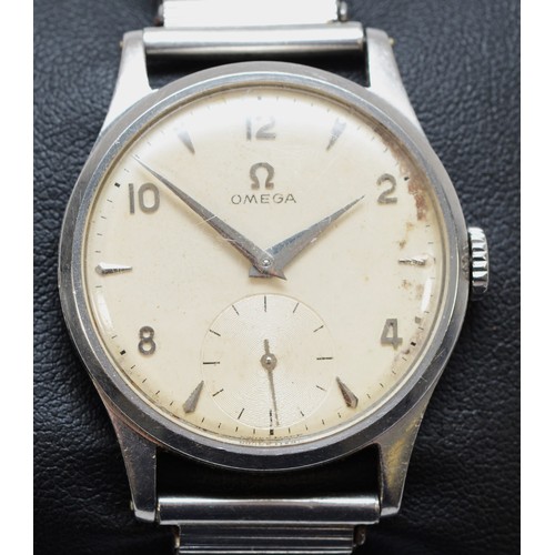 95 - Omega, a stainless steel manual wind gentleman's wristwatch, c.1954, off white dial with subsidiary ... 