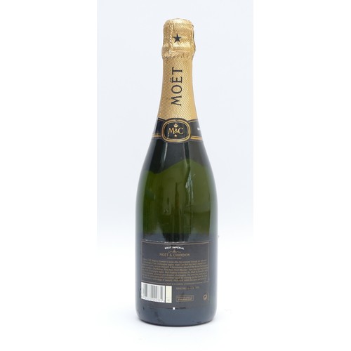 300 - Moet & Chandon champagne, 750ml 12%