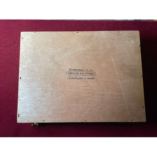 314 - ***WITHDRAWN FROM AUCTION*** 
Cohiba Esplendidos, twenty two cigars in a glass lidded wooden case