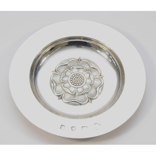 2 - A silver Tudor Yorkshire Rose dish, by Viners, London 1959, 14.5cm, 139gm