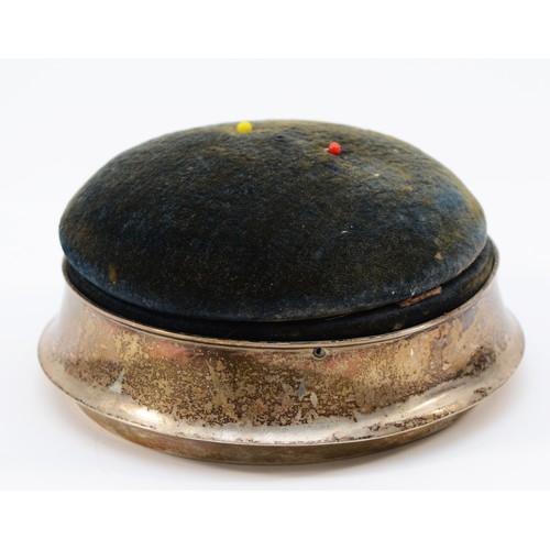 28 - A silver pin cushion/sewing box, Birmingham 1925, hinged cover, diameter 10.5cm