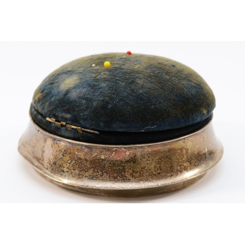 28 - A silver pin cushion/sewing box, Birmingham 1925, hinged cover, diameter 10.5cm