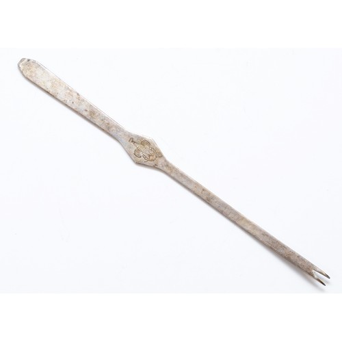 42 - A French electroplated lobster pick, 21cm