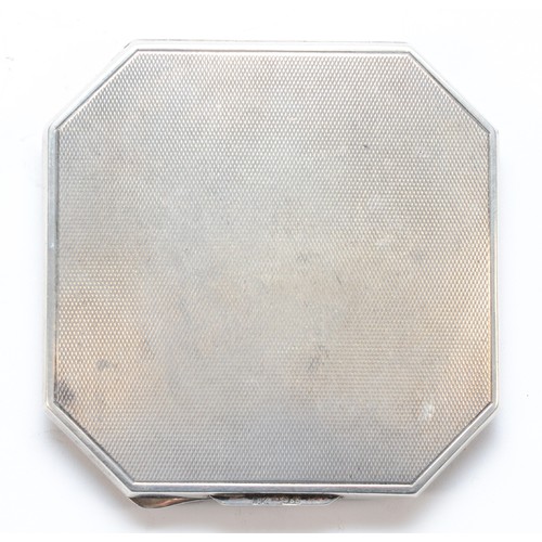 74 - A Continental 935 standard silver and black enamel powder compact, opening to reveal a mirror, 7 x 7... 