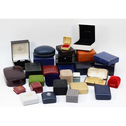 135 - A quantity of jewellery boxes