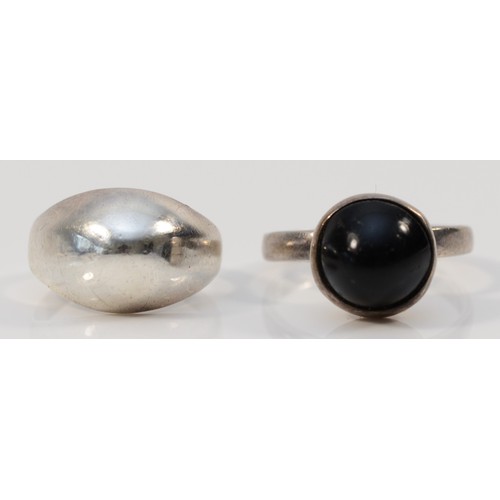 142 - Carl Ove Frydensberg, a silver a black resin ring, M and a domed ring by the same, H, 4gm