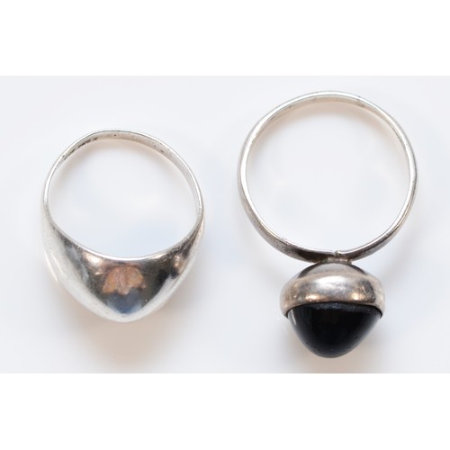 142 - Carl Ove Frydensberg, a silver a black resin ring, M and a domed ring by the same, H, 4gm