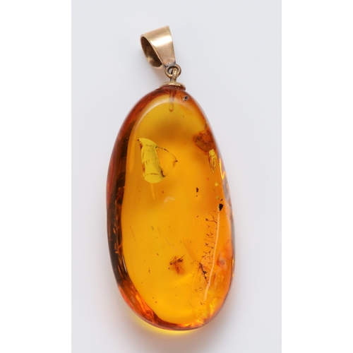 226 - A 9ct gold mounted amber pendant, stone 37 x 20mm