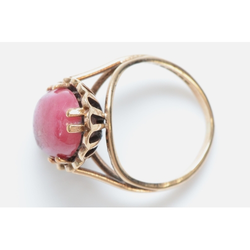 228 - A vintage 9ct gold and red cabochon gemstone dress ring, stone 14 x 9mm, L, 4.4gm