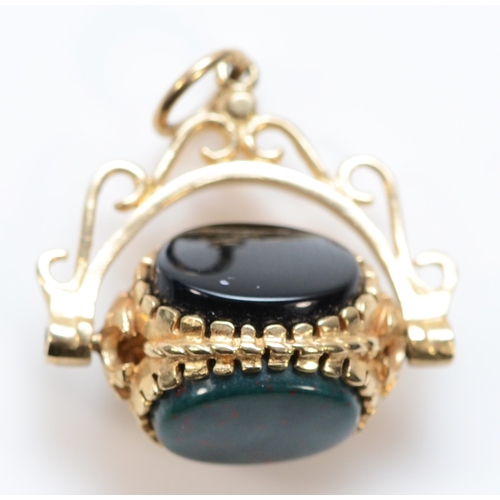 390 - A 9ct gold bloodstone, onyx and carnelian swivel fob pendant, 3.1g