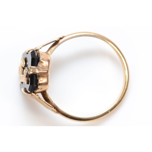 404 - A 9ct gold onyx initial J ring, J 1/2, 1.7g