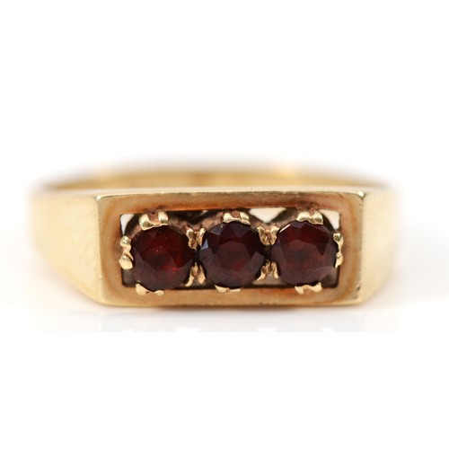 529 - A 9ct gold three tone garnet ring, M, 2.1gm