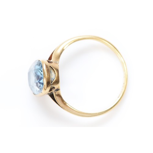 541 - A vintage 18ct gold pale blue single stone ring, aquamarine? topaz? M, 2.9gm