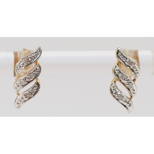 543 - A 9ct gold pair of diamond ear studs, 1.2gm