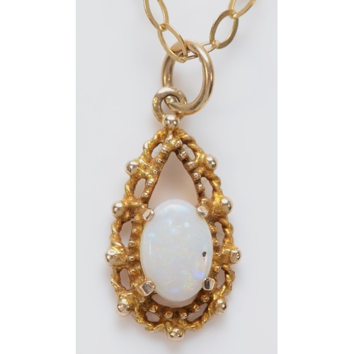 592 - A 9ct gold opal mounted pendant, stone7mm, chain, 2.1gm