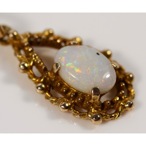 592 - A 9ct gold opal mounted pendant, stone7mm, chain, 2.1gm