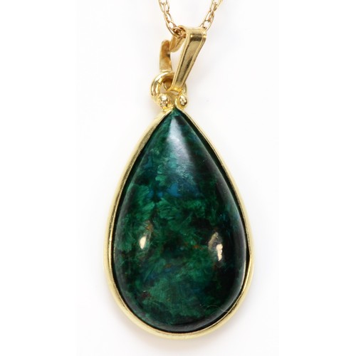 593 - A 9ct gold and malachite pear shape pendant, 21mm, chain