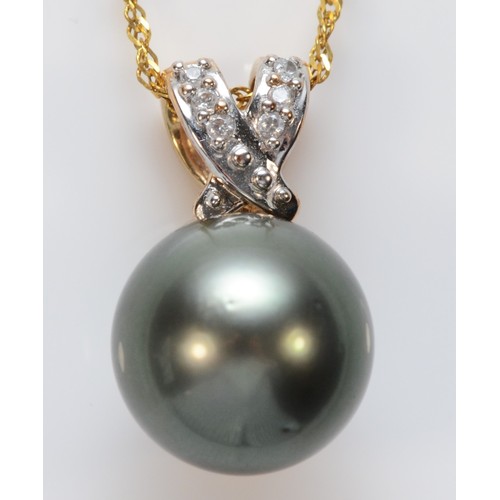 596 - A 9ct gold white stone and 11 black cultured pearl pendant, chain, 4.6gm