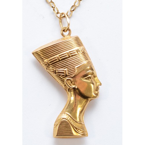 598 - An Egyptian gold Pharaohs head pendant, bearing control marks, 375 9ct gold chain, 5gm