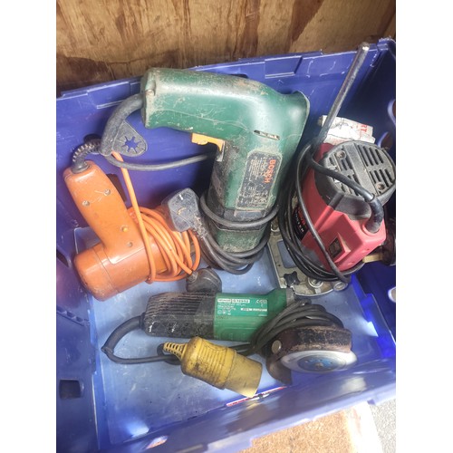 17 - A collection of power tools, to include Bosch cordless drills, Black & Decker circular saw, Red Devi... 