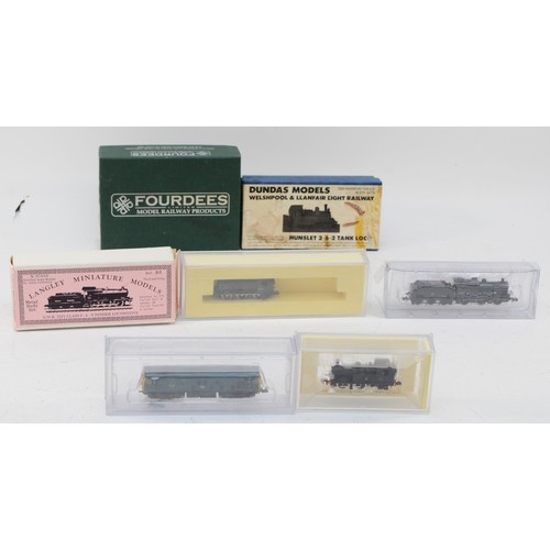 17 - Fourdees Model Railways; a boxed N gauge locomotive Clogher 41-123, together with two Dapol and one ... 