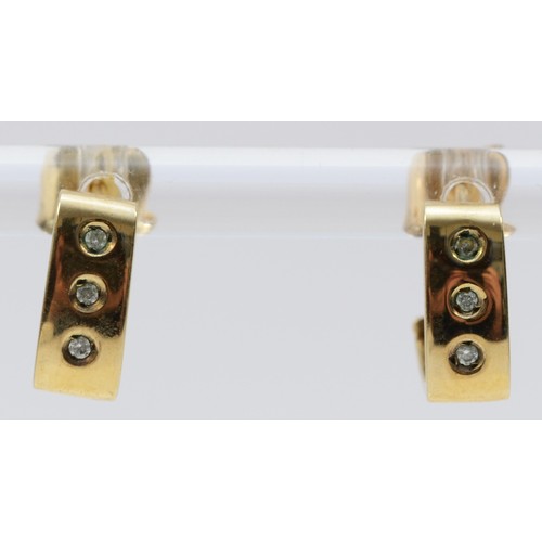 75 - A pair of 9ct gold diamond cuff stud earrings, 1.3g