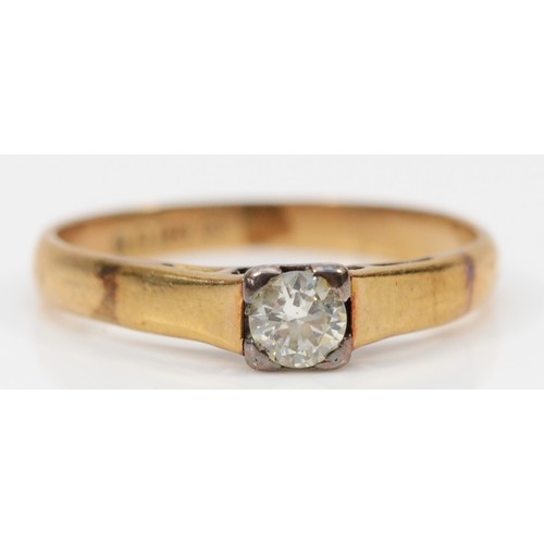 89 - A 9ct gold diamond solitaire ring, J, 1.7g