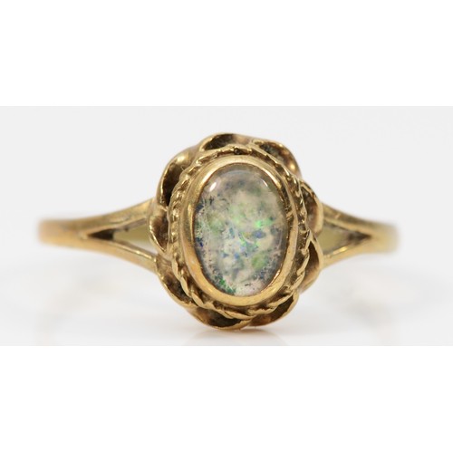 102 - A 9ct gold opal triplet dress ring, bezel set, N, 1.6g