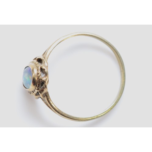 102 - A 9ct gold opal triplet dress ring, bezel set, N, 1.6g