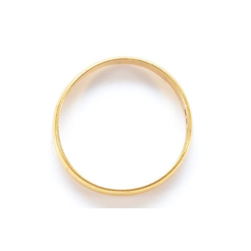 112 - A 22ct gold wedding band, R, 3.1gm