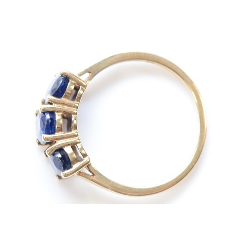 121 - A 9ct gold three blue stone ring, N 1/2, 2.7g