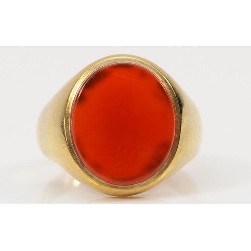 126 - A 9ct gold gents carnelian signet ring, L 1/2, 3.1g