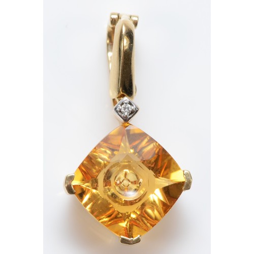 133 - A 10K gold citrine pendant, 25mm drop, 1.9g