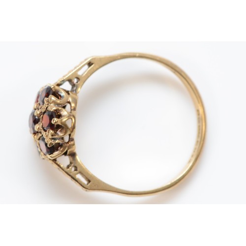 230 - A 9ct gold and garnet cluster ring, O, 2.4gm