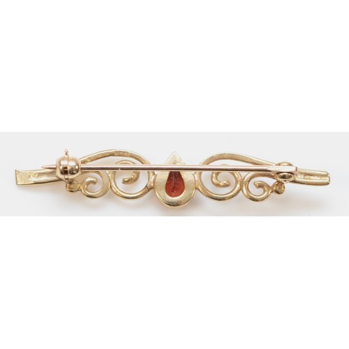 236 - A 9ct gold Victorian style garnet bar brooch, 39mm, 1.7gm