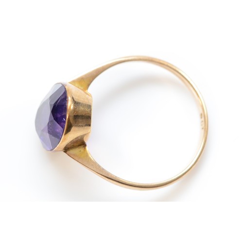 248 - A 9ct gold and amethyst single stone ring, M, 2.1gm