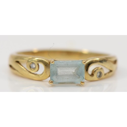 275 - A 9ct gold topaz and diamond ring, N, 1.9gm